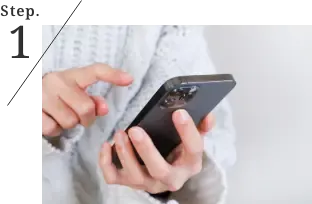 ステップ1 スマートフォンで宅配買取の申し込みを行う様子